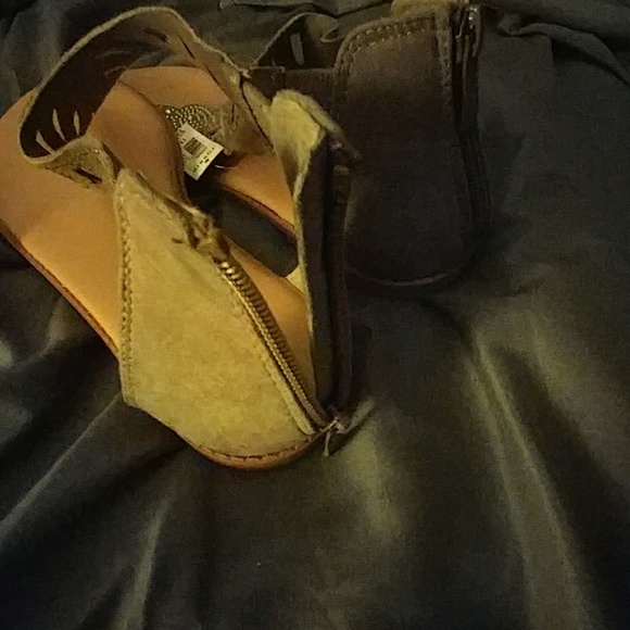 Sandals - Picture 3 of 3